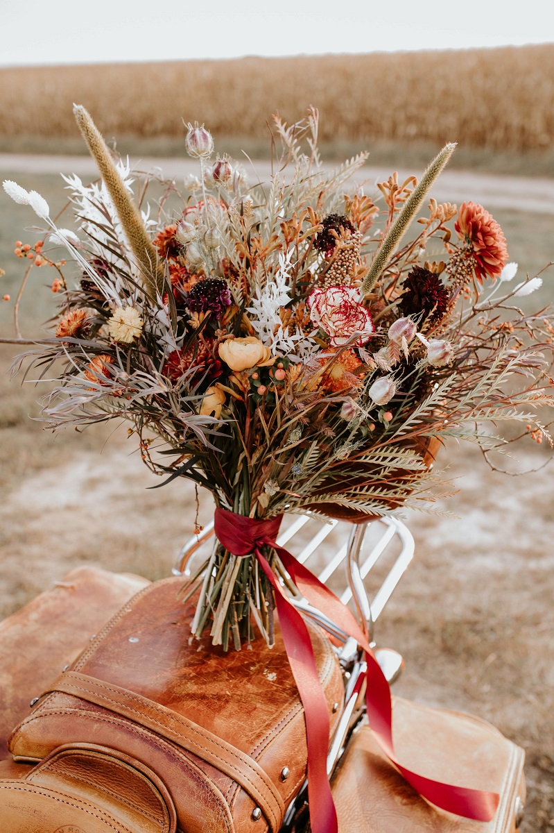 Bruidsboeket met natuurlijke tinten