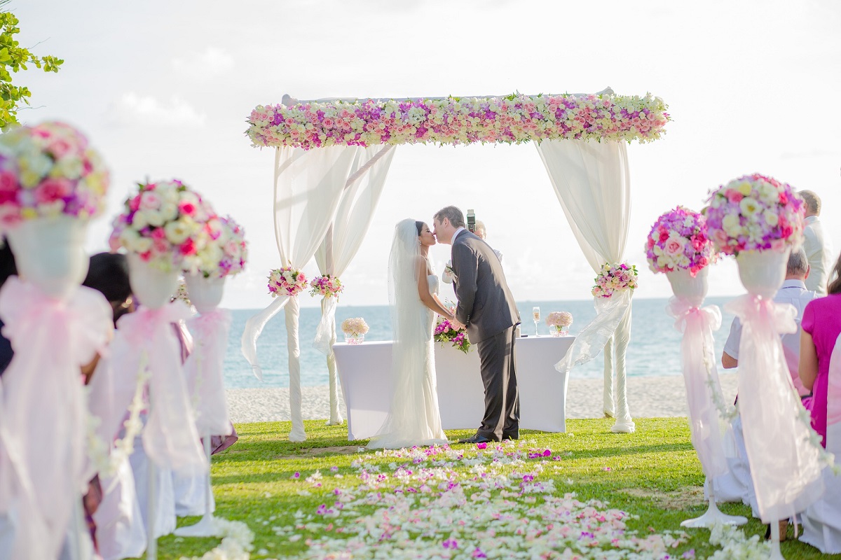 Ceremonie op het strand