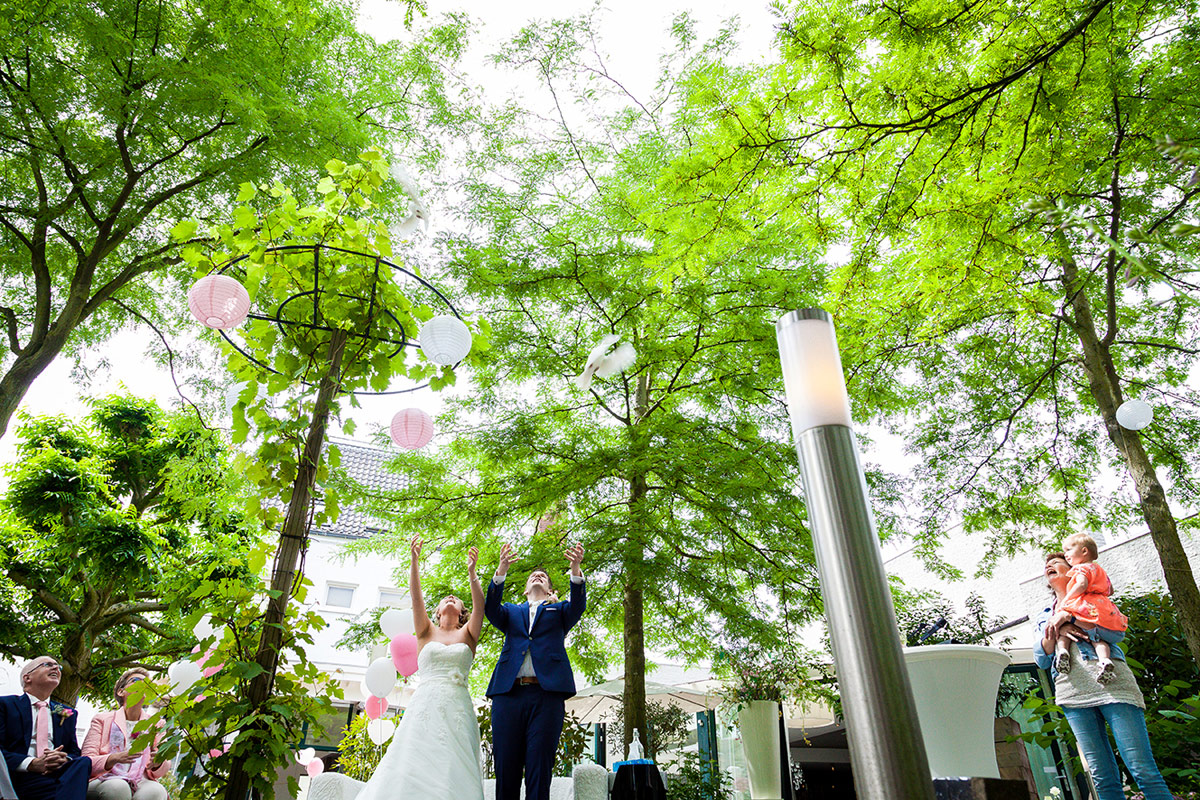 Buiten-trouwen-op-een-unieke-locatie_hipper
