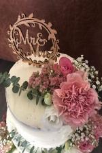 7_sophia_sweets_bruidstaart-met-bloemen